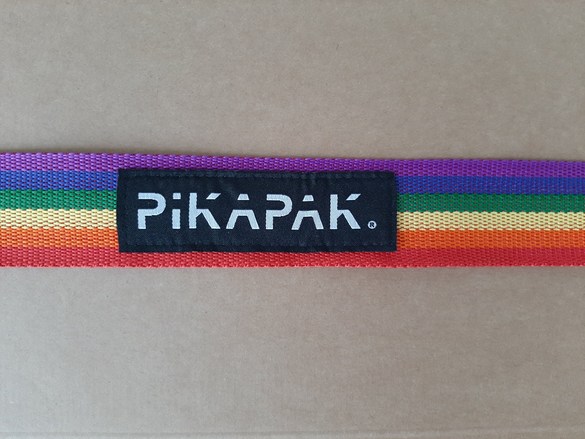 PIKAPAK Paketrucksack REGENBOGEN FARBENSPECIAL